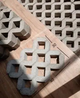 Grass Block Lubang 8