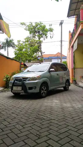 Daihatsu Xenia 2009 Bensin