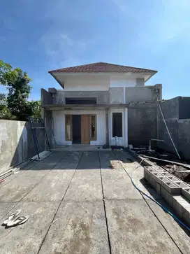 RUMAH MEWAH LIMASAN MODERN DALAM PERUMAHAN DI JALAN KALIURANG KM 13