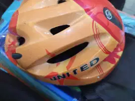 Helm sepeda anak united