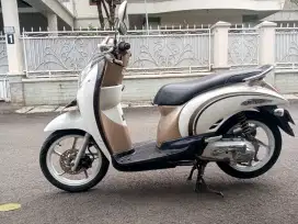 Scoopy karbu tahun 2011 mesin utuh halus masih standar pabrik