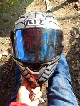 Jual helem masih bagus layak pake tinggal bersihin dikit