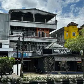 RUKO 3 LANTAI + ROOFTOP DI LOKASI SUPER STRATEGIS! SIAP USAHA & INVEST