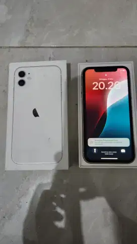Dijual Iphone 11 64 white ibox resmi