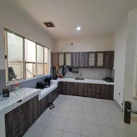 SEWA RUMAH PIK 1 CLUSTER CROWN MANSION UKURAN 8X17 SEMI FURNISH