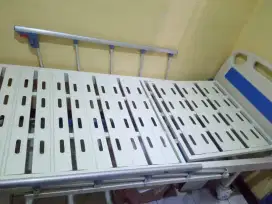 Tempat tidur medis