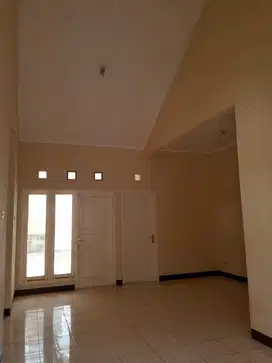 DiSewakan Rumah 1 Lt siap huni bagus startegis di  Cluster taman sari