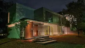 Rumah 2 lantai Minimalis Modern  di Taman Telaga Golf BSD City