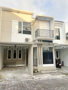 Rumah bagus di jalan kaliurang km 6,8 dekat kampus UGM