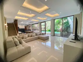 DIJUAL VILLA MEWAH BARU, UMALAS, KUTA UTARA