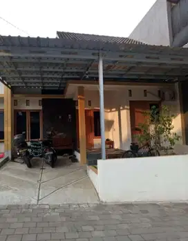 RUMAH CANTIK ESTETIK SIAP HUNI DI BANDONGAN
