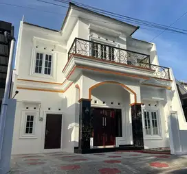 Rumah Siap Huni desain mewah Di Ngipik, Pinggir Jalan Aspal
