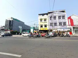 ruko 3 lantai cocok buat usaha dan kantor
