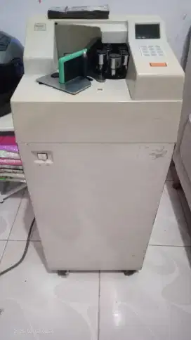Di jual mesin hitung uang merk glory type gnh 200 kondisi normal