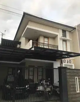 Rumah bagus bersih kokoh di jalan wahid hasyim dekat UPN