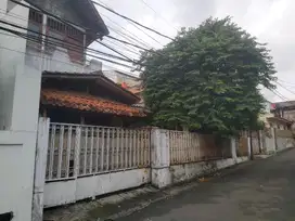 Rumah Tua Hitung Tanah Lokasi Bagus Dekat Binus Anggrek