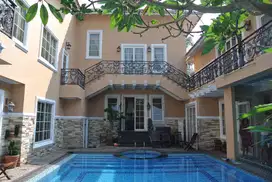 Rumah di Taman Beverly Golf Lippo Karawaci