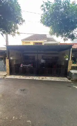 Dijual cepat, rumah 2 lantai di Komplek Tytyan Indah Bekasi