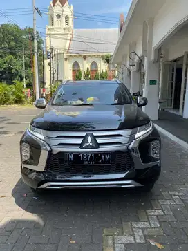 Pajero sport dakar 4x2 2022 HITAM