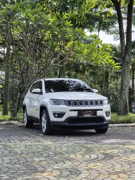 For sale : JEEP COMPASS LONGITUDE PUTIH 2019 KM 11RB
