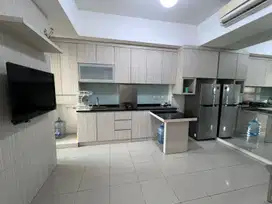 Disewakan, Unit Low Floor Full Furnish View Pool Di Greenlake