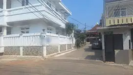 Sewa rumah baru 2.5 lantai di pamulang dekat pintu tol bsd