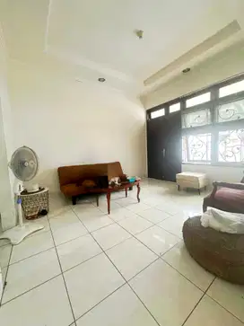 Jual Rumah dibendungan hilir dekat senayan. Jakarta pusat