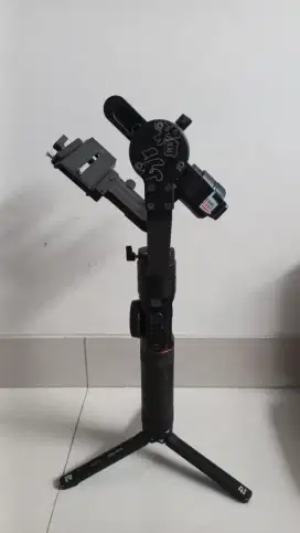 Jual stabilizer kamera/gimbal Zhiyun Crane 2