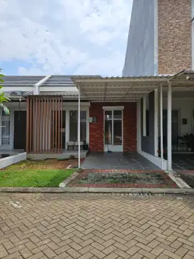 Disewakan Rumah 2 KT, 1 KM, di U House Bintaro Jaya, depan UPJ