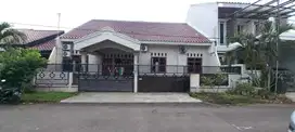 DIJUAL RUMAH DG HALAMAN  LUAS DI DUTA HARAPAN BEKASI