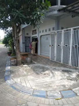 Dijual cepat rumah dan toko (ruko)
