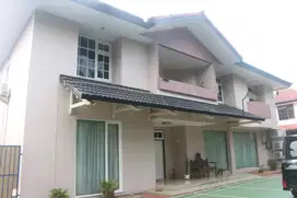 DIJUAL RUMAH MURAH PRIVATE POOL SIAP HUNI DI CIPETE LOKASI STRATEGIS