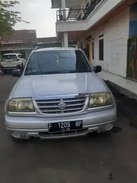 Suzuki Escudo 2.0 bensin MT tahun 2002