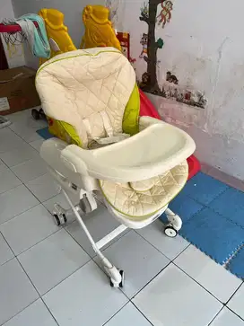 Combi Rishena Parenting Station – Baby High Chair & Rocker Multifungsi