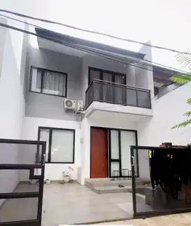 Dijual Rumah 2 Lantai, Cantik Siap Huni di Kencana Loka BSD