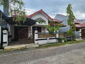 Rumah Bagus Tembalang Dekat Kampus UNDIP Semi Furnished