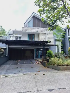 Disewakan rumah dengan pool Dikawasan Argenia Sentul