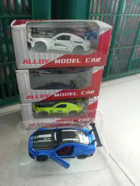 Mainan anak diecast mobil sedan