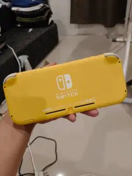 SWITCH LITE YELLOW 2022 OFW