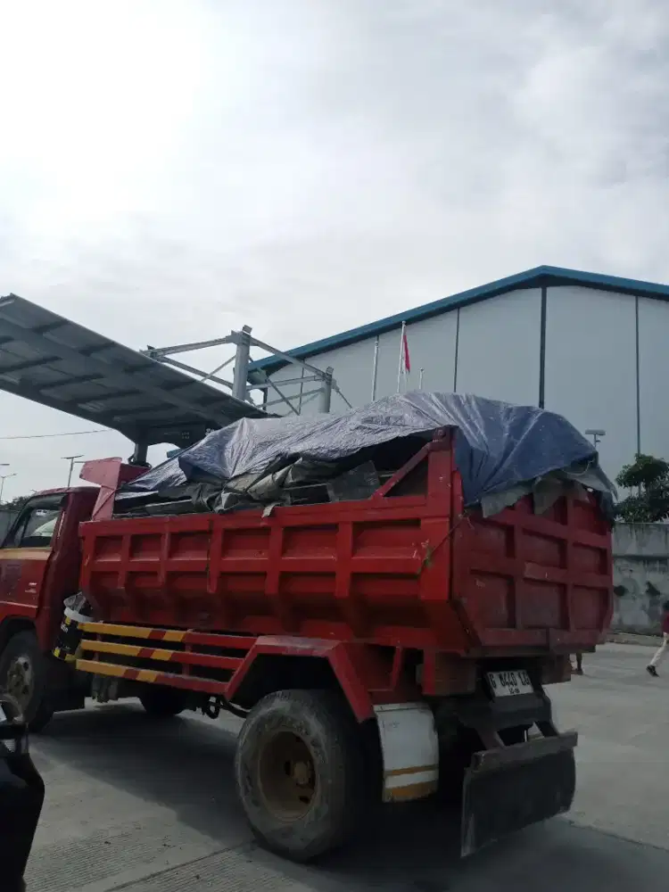 Jasa buang puing, sampah peroyek dll.