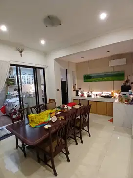 Emerald Residence depan taman siap huni , minor renov tambah 1 kamar