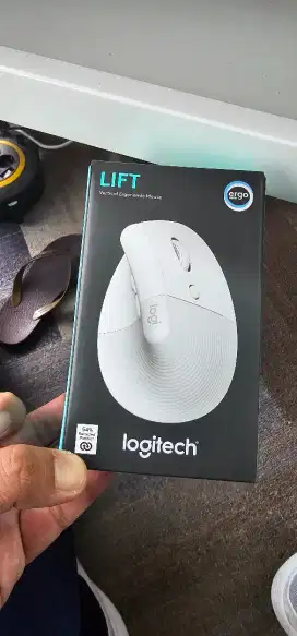 Dijual Logitech LIFT Mouse Ergonomic Vertical, kondisi Baru