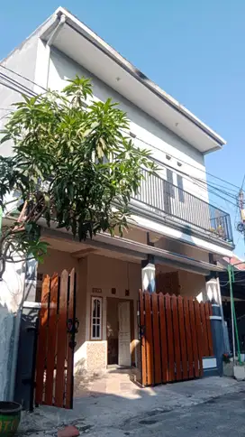 Rumah 2 lantai banyak kamar