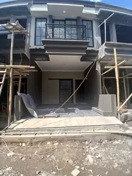 JUAL RUMAH BARU DLM CLUSTER  2 LANTAI AKSES TRONTON DI CONDET  JAKTIM