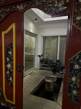 Dijual Rumah Modern Semi Furnish Siap Huni  Startegis di Menteng Atas