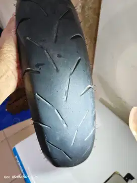 Jual ban cabutan aerox punya sendri. Ban dpn 110/80 kondisi 50 %