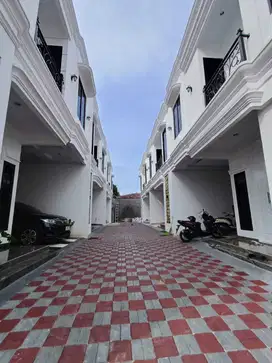 DIJUAL RUMAH CANTIK 2 LANTAI JL KECAPI JAGAKARSA