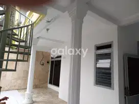 RUMAH TERAWAT DI TENGAH KOTA SIDOARJO