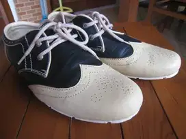 Sepatu Medley Size 41 Warna Cream & Biru Donker