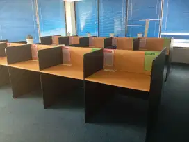 Meja kantor partisi/sekat